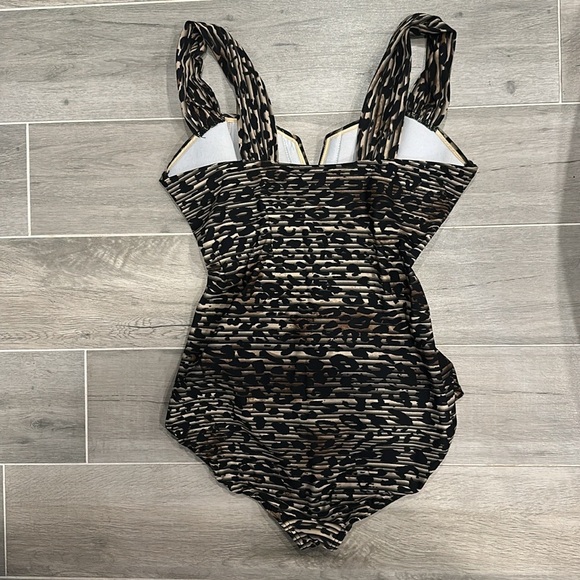Miracle Suit Purrfection Escape One Leopard Print One Piece Swimsuit 6 - Picture 7 of 9